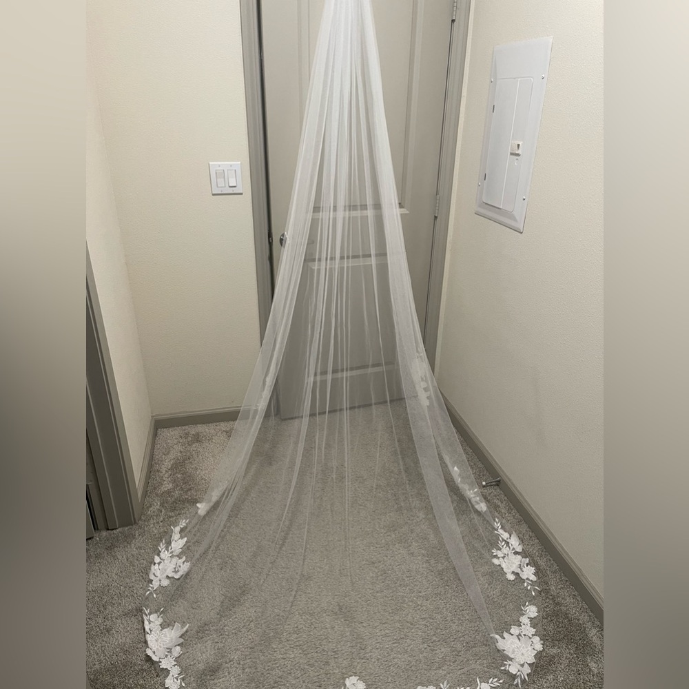 Wedding Veil - Picture 2 of 8